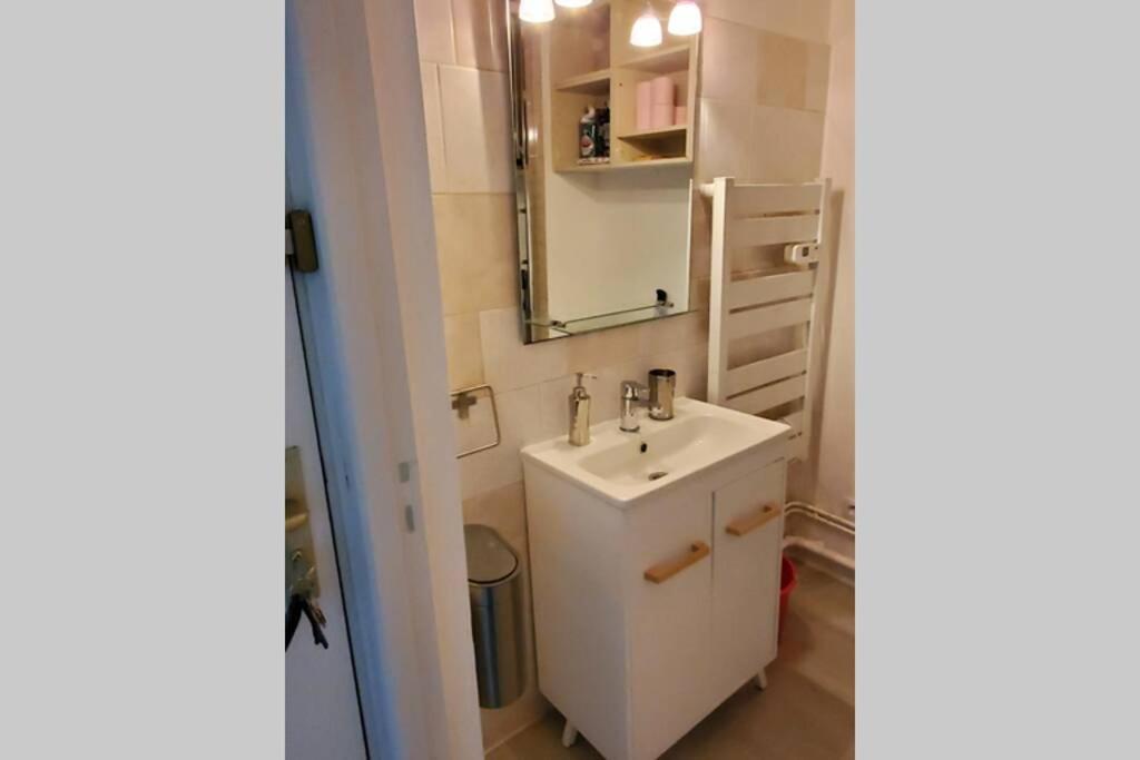 Joli Petit Studio Au Centre De Carry Le Rouet Lägenhet Exteriör bild