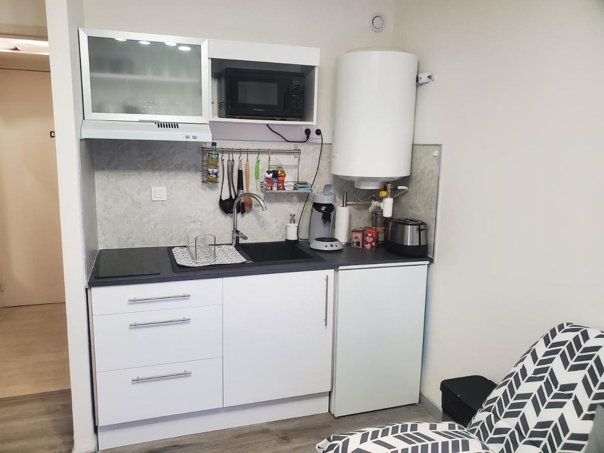 Joli Petit Studio Au Centre De Carry Le Rouet Lägenhet Exteriör bild